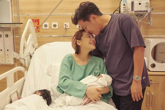 Trường Giang áy náy 2 lần không ở bên cạnh Nhã Phương lúc sinh nở