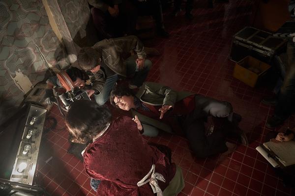 Cú Máy Ăn Tiền phô bày mặt trái tàn khốc của nền công nghiệp làm phim-2