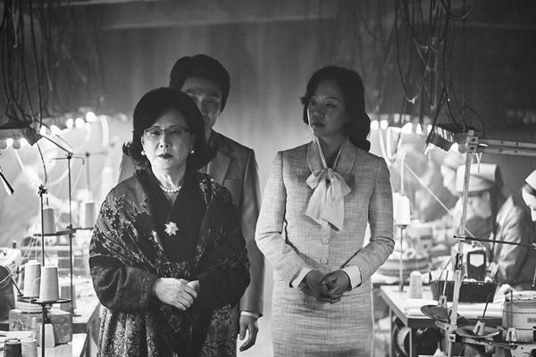 Cú Máy Ăn Tiền phô bày mặt trái tàn khốc của nền công nghiệp làm phim-3