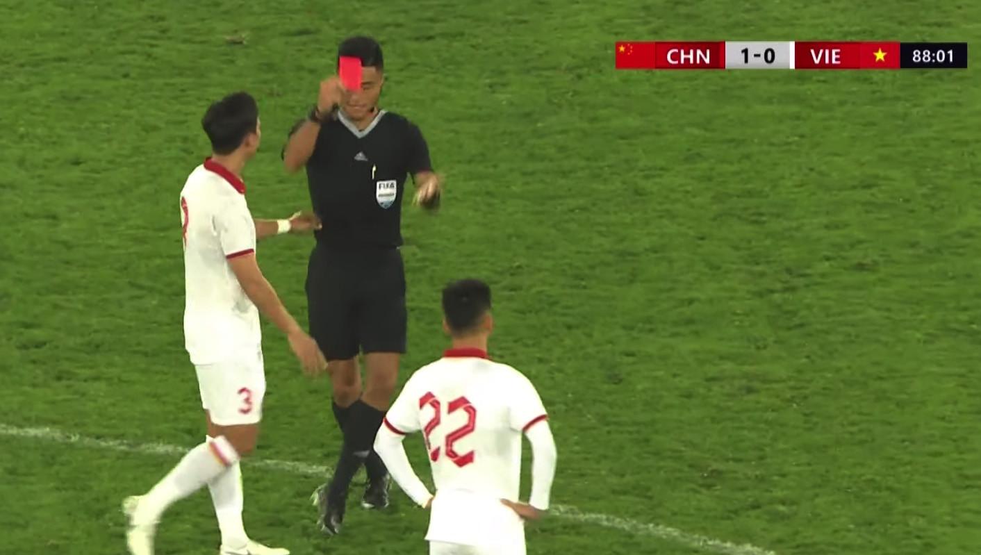 Tuyển Việt Nam: Phía sau chiếc thẻ đỏ xấu xí của Tiến Linh-1