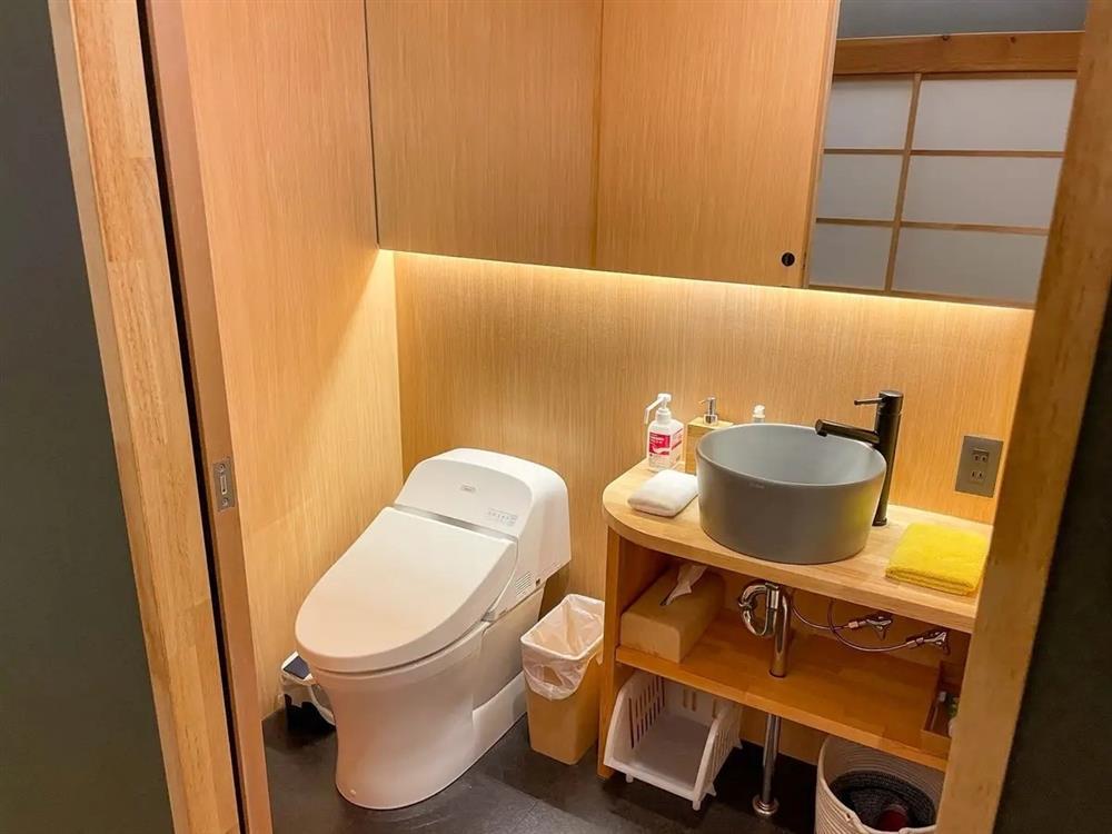 Du khách Mỹ thích mê nhà vệ sinh ở Nhật vì quá sạch và hiện đại-1