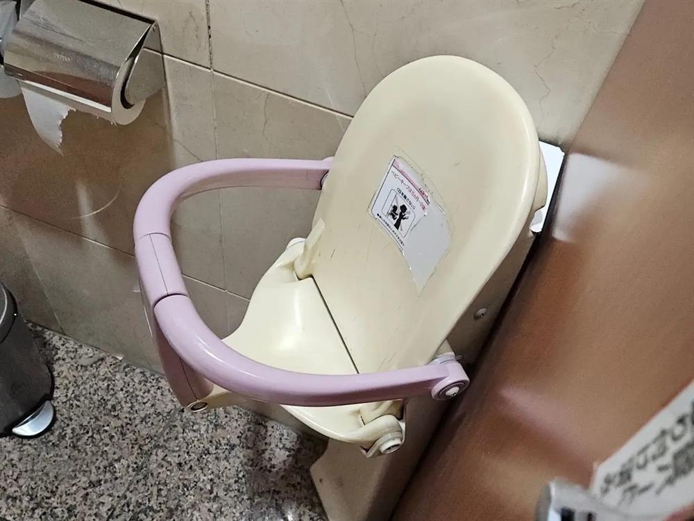 Du khách Mỹ thích mê nhà vệ sinh ở Nhật vì quá sạch và hiện đại-2