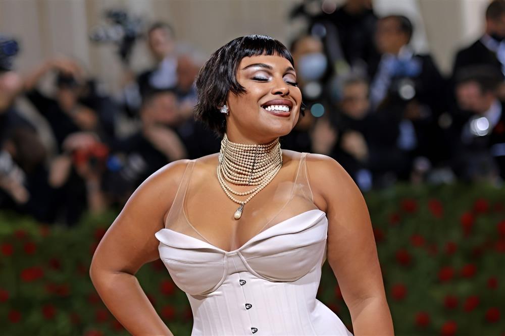 Nữ người mẫu ngoại cỡ đắt giá từng bật khóc vì thân hình quá khác biệt-1