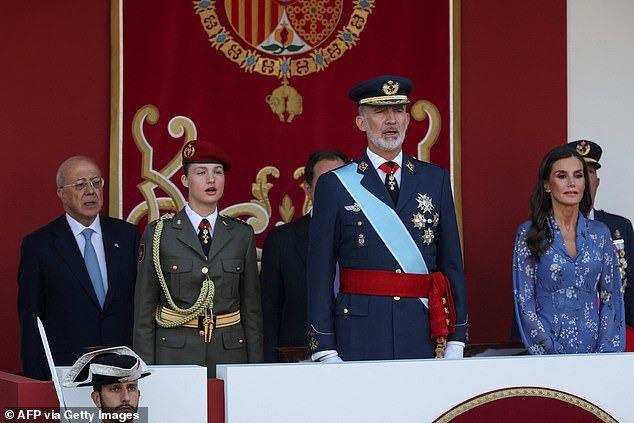 Nữ thân vương Leonor diện trang phục quân đội, thu hút sự chú ý trong lễ mừng Quốc khánh Tây Ban Nha-3