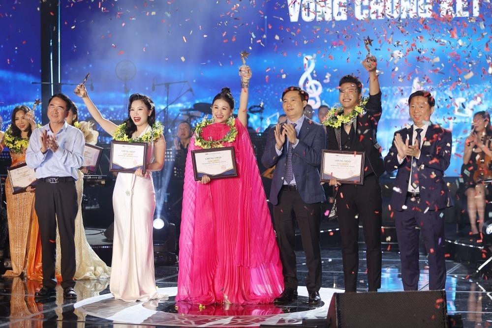 Vụ Đinh Trang tố 3 ca sĩ trẻ vô ơn: Lan Quỳnh lên tiếng xin lỗi... Tân Nhàn-2