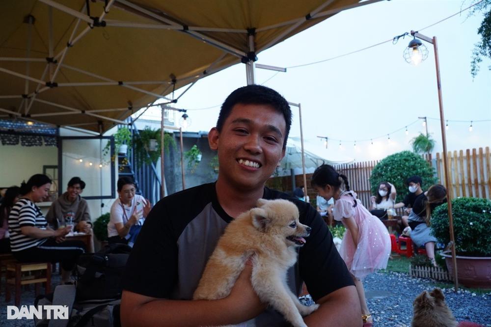 Độc lạ quán cà phê có 30 con chó chạy bàn ở Cần Thơ-4