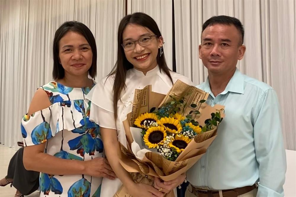 Nữ sinh vừa học vừa làm, trong 3 năm trở thành thủ khoa tốt nghiệp xuất sắc-1