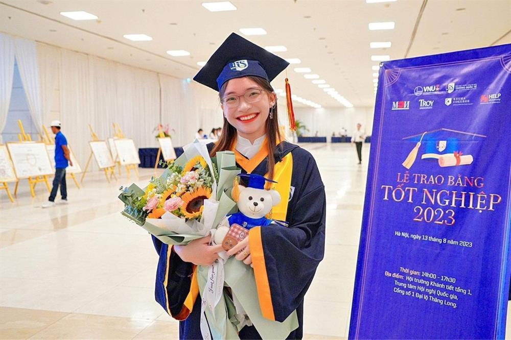 Nữ sinh vừa học vừa làm, trong 3 năm trở thành thủ khoa tốt nghiệp xuất sắc-3