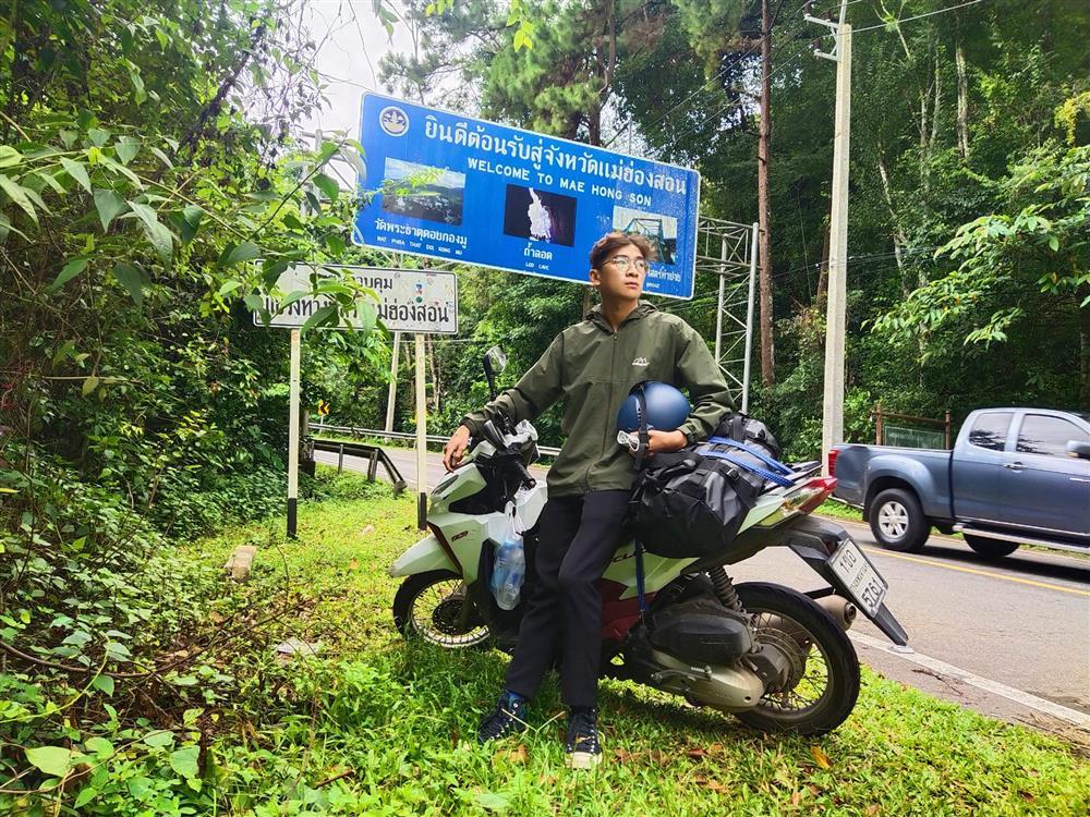 Chàng trai Việt lái xe máy 28 ngày dọc xứ chùa Vàng, đến Hà Giang của Thái Lan-1