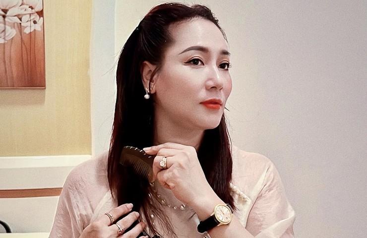 Vẻ đẹp mặn mà của 2 tú bà làm chủ quán nước, nhà hàng trên phim VTV-9