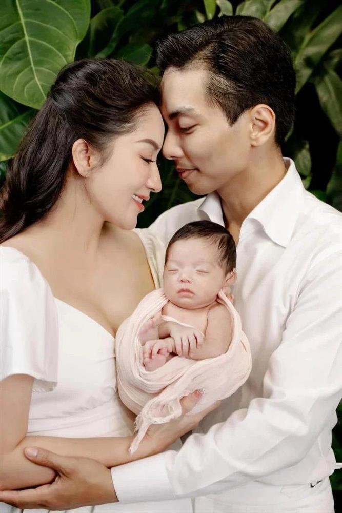 Tên thật con gái út nhà Phan Hiển - Khánh Thi được hé lộ, hóa ra liên quan một người đặc biệt-5