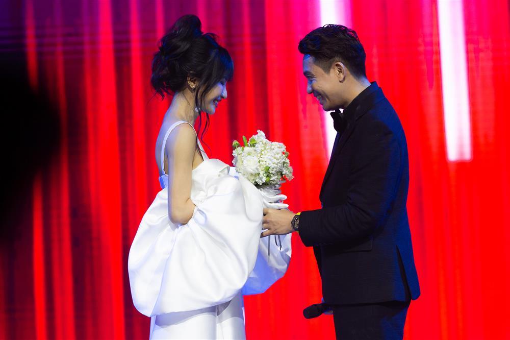 Đại gia Minh Nhựa nói lời ngọt ngào, ‘khoe’ giấy đăng ký kết hôn với Mina Phạm-2