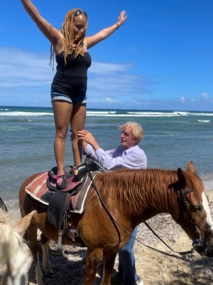 Người phụ nữ chi hơn 122 triệu đồng tự tổ chức lễ cưới với chính mình-4