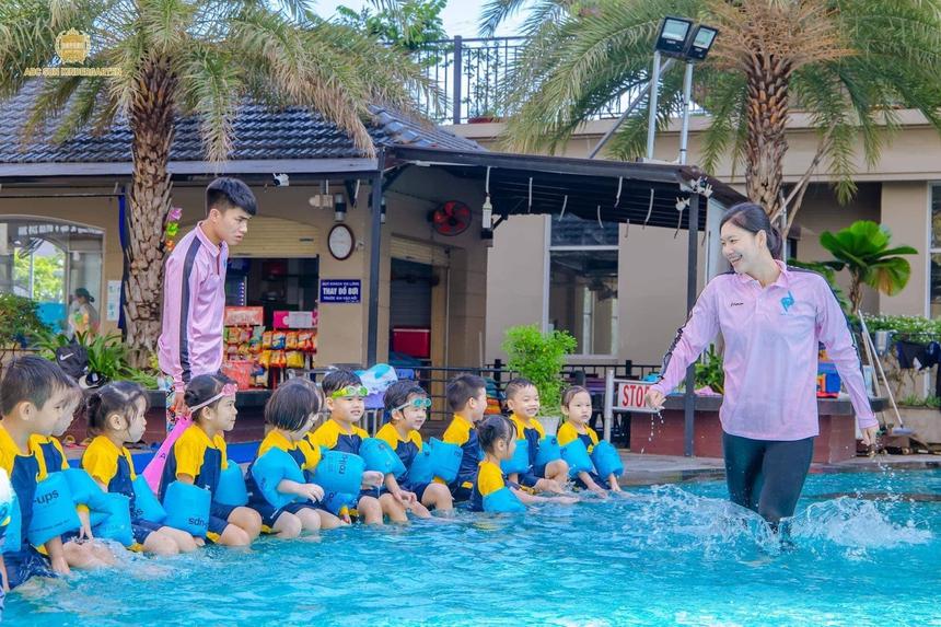 Ánh Viên sau giải nghệ: Tốt nghiệp đại học, làm Sứ giả UNICEF, trở thành trung tá quân nhân trẻ nhất Việt Nam-3