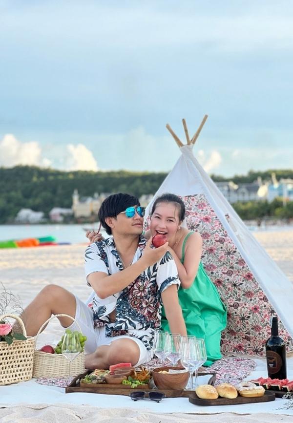 Diễn viên Quý Bình và bà xã doanh nhân Ngọc Tiền lần đầu khoe con trai-4