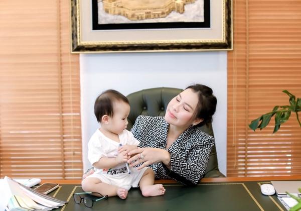 Diễn viên Quý Bình và bà xã doanh nhân Ngọc Tiền lần đầu khoe con trai-5