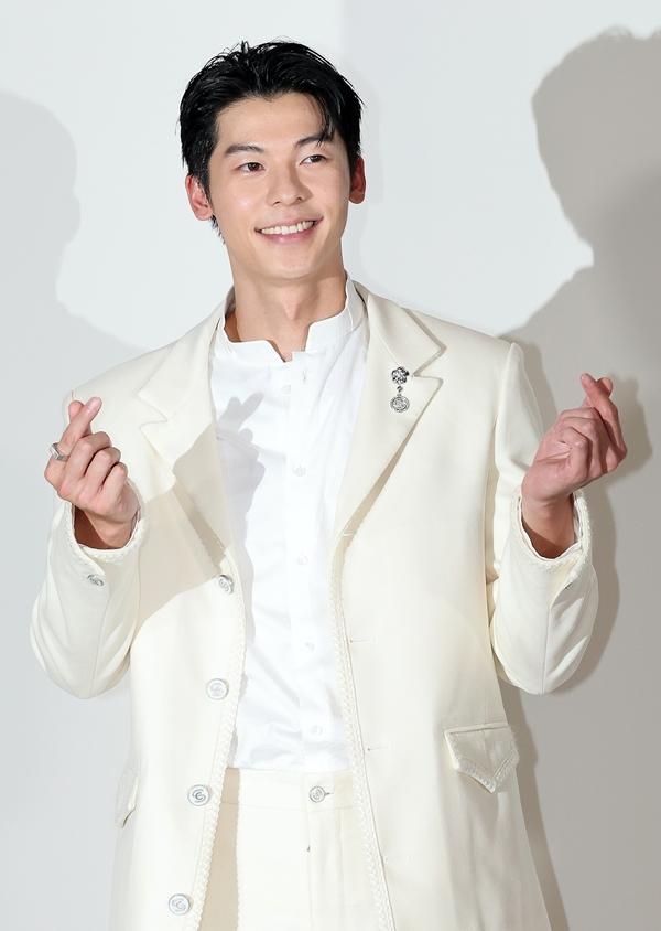 Nhà vô địch bơi lội ASIAD 2023 gây sốt vì cao 1,91 m, ngoại hình như tài tử-3