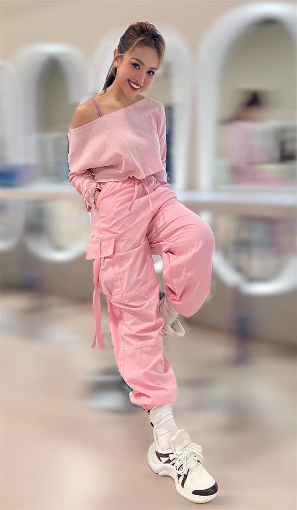 Màn biến hóa khi tắc kè lúc nàng thơ của Vân Hugo trước show Chị Đẹp Đạp Gió Rẽ Sóng-9