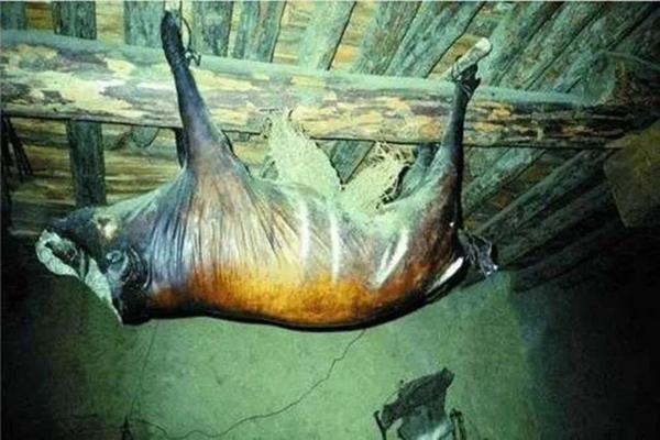 Có gì trong con lợn muối 53 năm, được trả giá 2 tỷ chủ vẫn không bán?-3