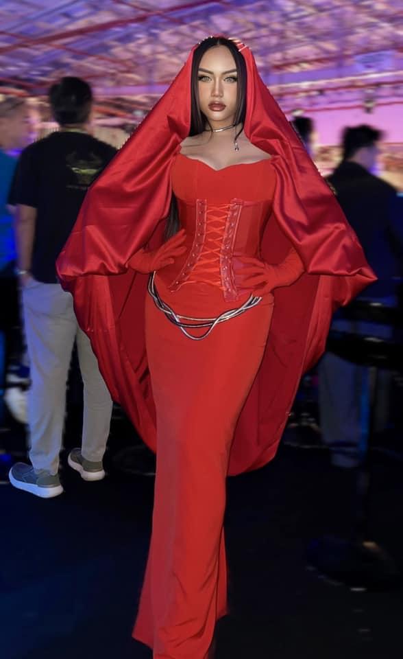 Nữ ca sĩ Việt khoe vẻ đẫy đà với áo bà ba xăm trổ gây chú ý-4