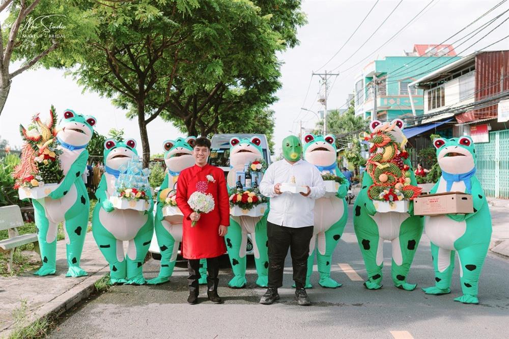 Chú rể TPHCM chơi trội tuyển dàn ếch xanh bê tráp gây bão mạng xã hội-1