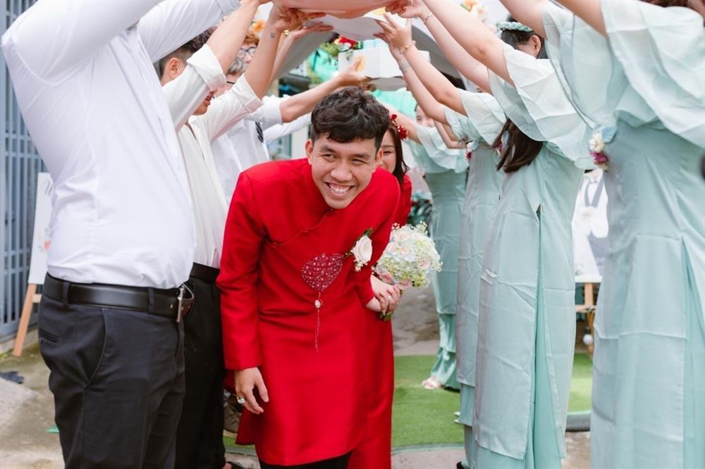 Chú rể TPHCM chơi trội tuyển dàn ếch xanh bê tráp gây bão mạng xã hội-2