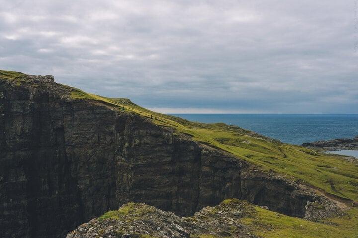 Vẻ đẹp siêu thực ngỡ ảo ảnh của hồ nước nằm lưng chừng giữa trời và vực biển-5