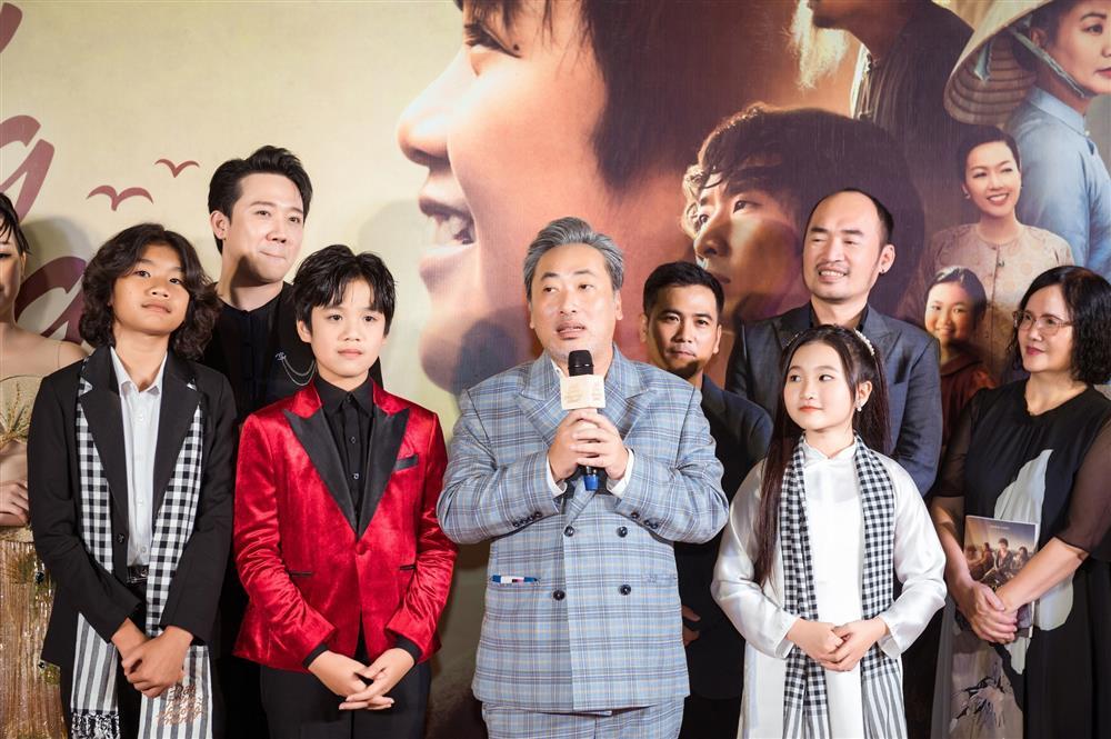 Nguyễn Quang Dũng nhiều lần gọi vợ ơi khi không thấy Bùi Lan Hương đứng cạnh-6