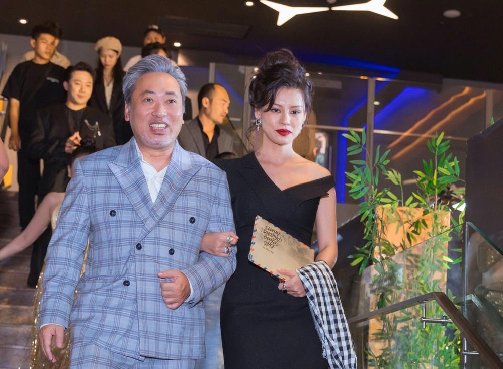 Nguyễn Quang Dũng nhiều lần gọi vợ ơi khi không thấy Bùi Lan Hương đứng cạnh-8