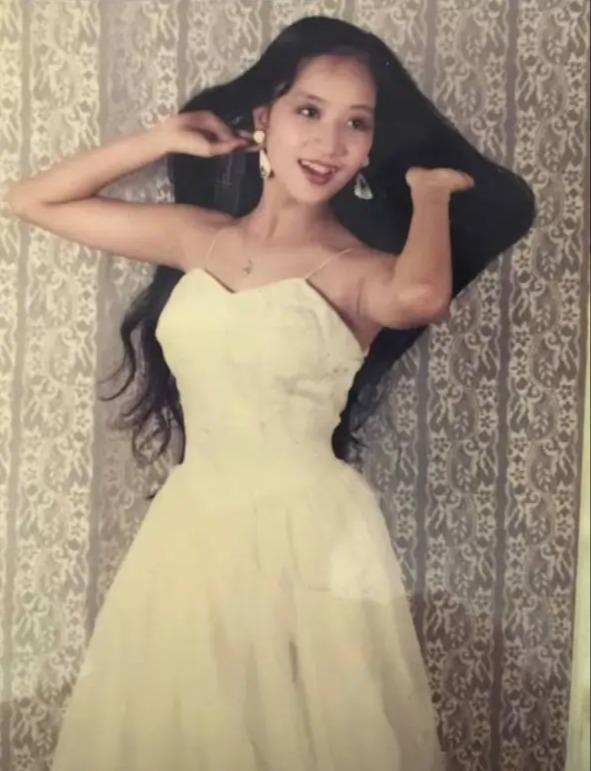 Nhan sắc Khánh Thi 30 năm trước: Lộng lẫy như công chúa, đúng chất con nhà nghệ thuật-1