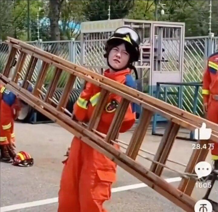 Bỏ việc văn phòng, cô gái trải nghiệm làm 100 công việc khác nhau-2