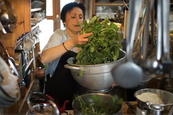 Loại lá bỏ đi rụng đầy ở Việt Nam, sang nước ngoài giá đắt đỏ-2