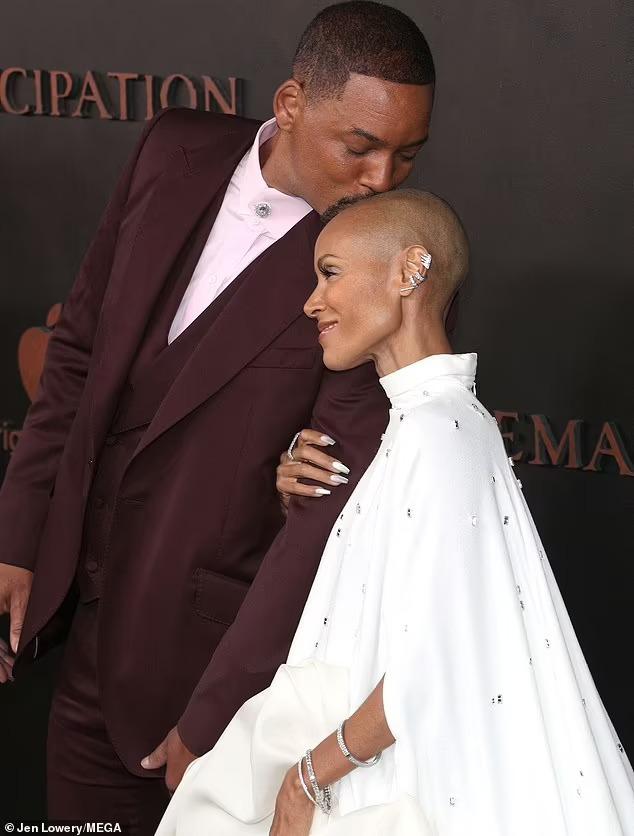Vợ Will Smith bị ném đá sau công bố ly thân 7 năm-2