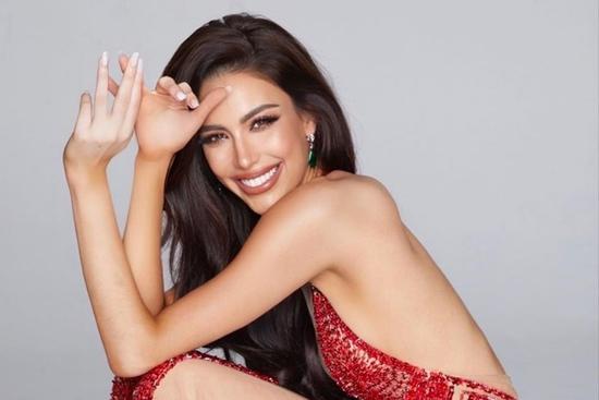 Á hậu Hoàn vũ Thái Lan từ bỏ danh hiệu