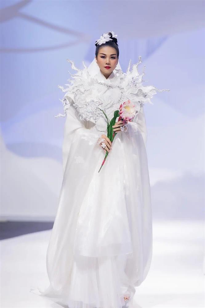 Dự đoán váy cưới Thanh Hằng sẽ mặc để sánh đôi chú rể nhạc công vào cuối tháng 10-7