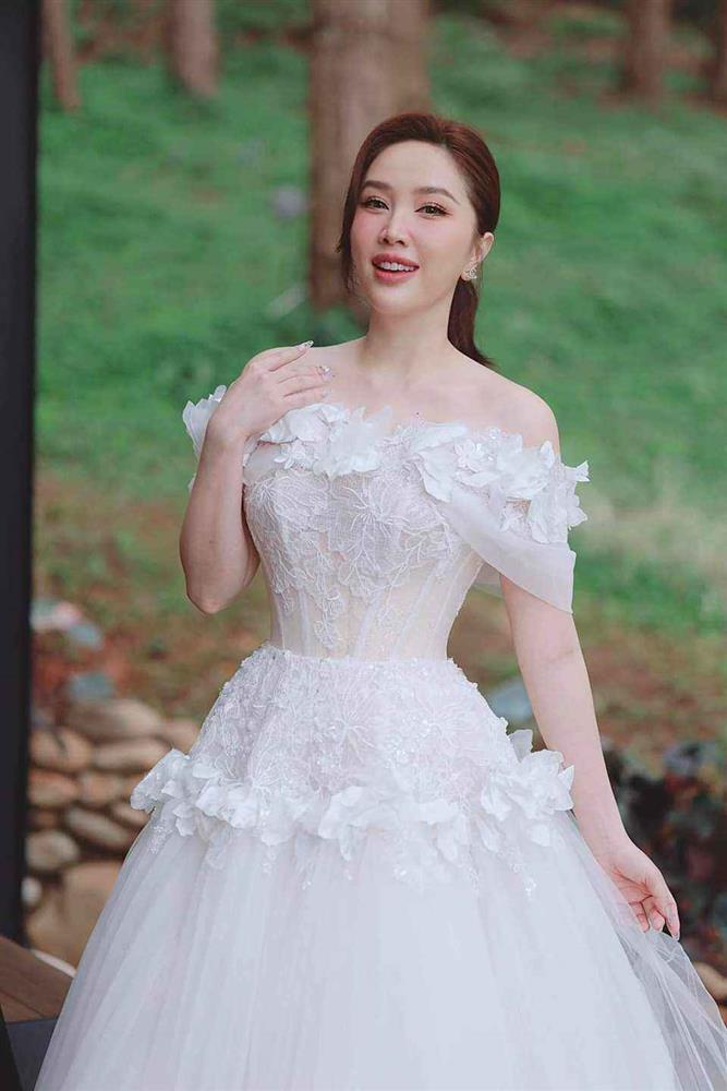 Bảo Thy chi 2 tỷ 1 lần đi spa, fan hóm hỉnh: Da bóng đến mức kiến bò cũng rơi-1