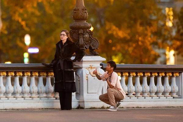 Pax Thien xuất hiện trên phim trường, tích cực hỗ trợ Angelina Jolie-1