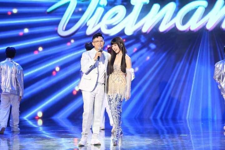 Vietnam Idol: Phương Mỹ Chi khóc vì được ôm Mỹ Tâm, Hellen bị loại gây bức xúc-1
