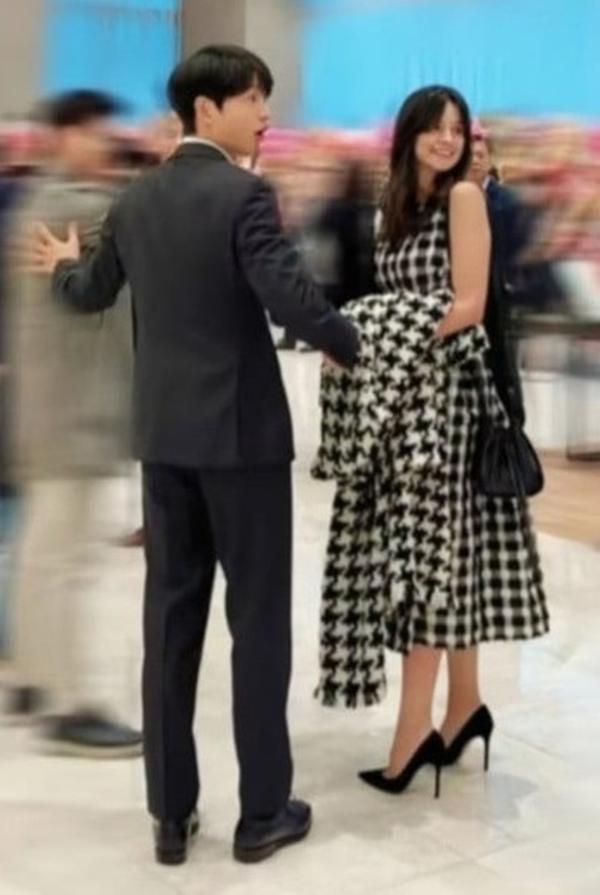 Khoảnh khắc Song Joong Ki và vợ Tây trong đám cưới em gái-2