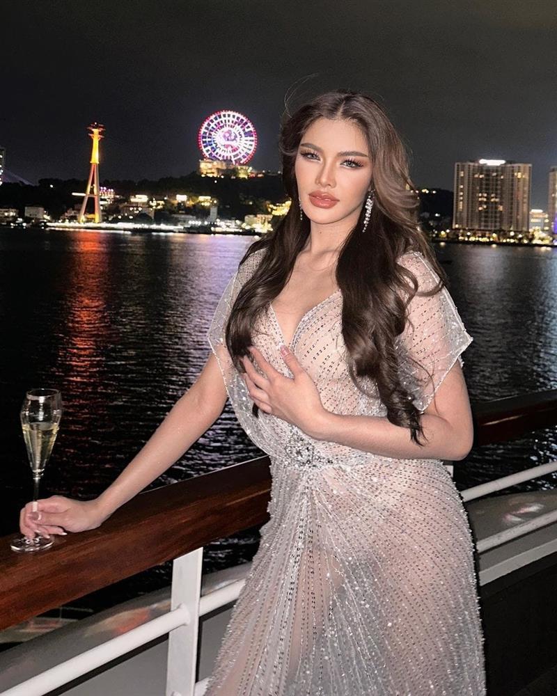 Đỗ Thị Hà tự tin mặc áo dài ''rau má'' thi Miss World 2021