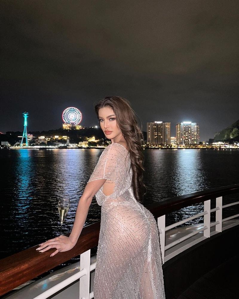 Hoa hậu Hòa bình Thái Lan mặc váy xuyên thấu-2