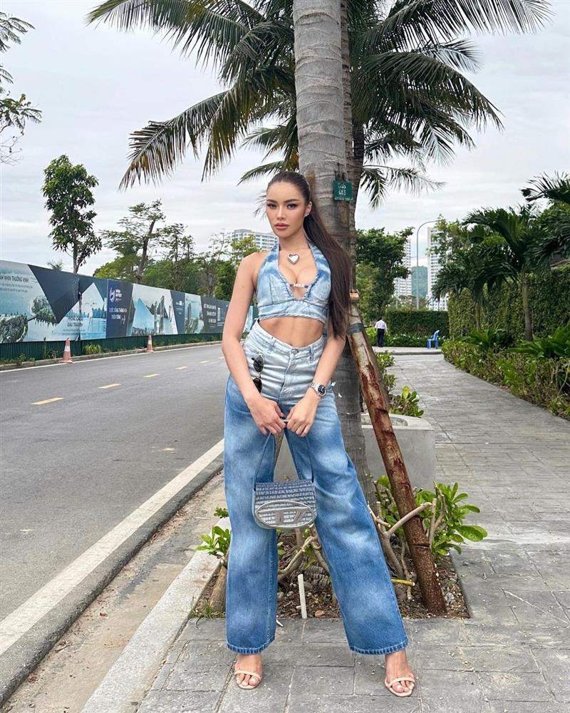 Hoa hậu Hòa bình Thái Lan mặc váy xuyên thấu-3