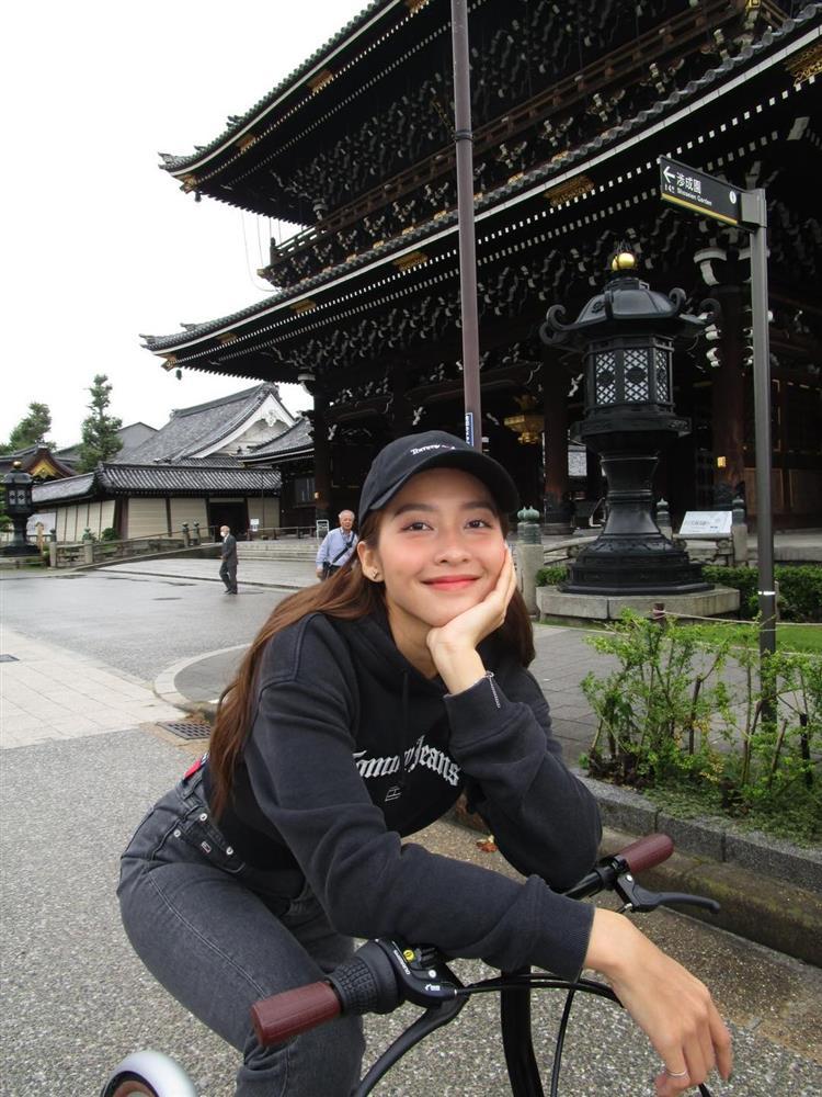 Khả Ngân bất ngờ tiết lộ tình hình sức khỏe bất ổn, người hâm mộ mong cô tập trung điều trị-4