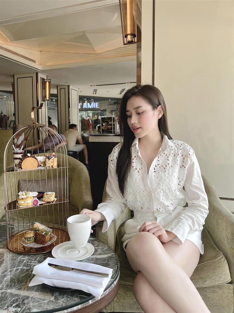 Đỗ Thị Hà chưa từng mắc lỗi phản cảm khi mặc áo mỏng như sương sớm-5