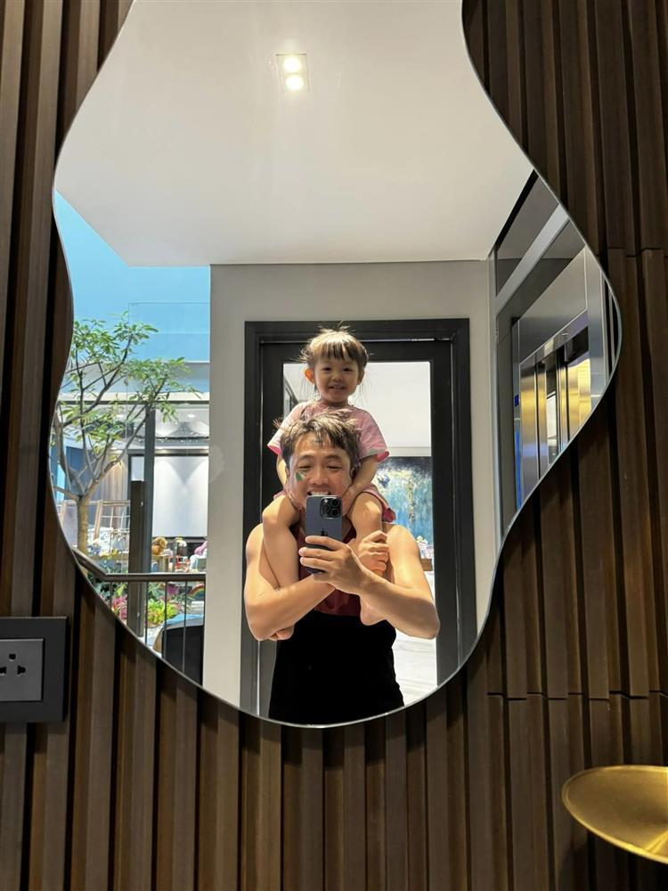 Vợ chồng Cường Đô La khoe khoảnh khắc gia đình hạnh phúc, dân tình chỉ chú ý chi tiết này-6