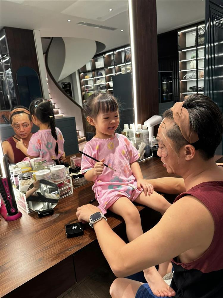 Vợ chồng Cường Đô La khoe khoảnh khắc gia đình hạnh phúc, dân tình chỉ chú ý chi tiết này-7