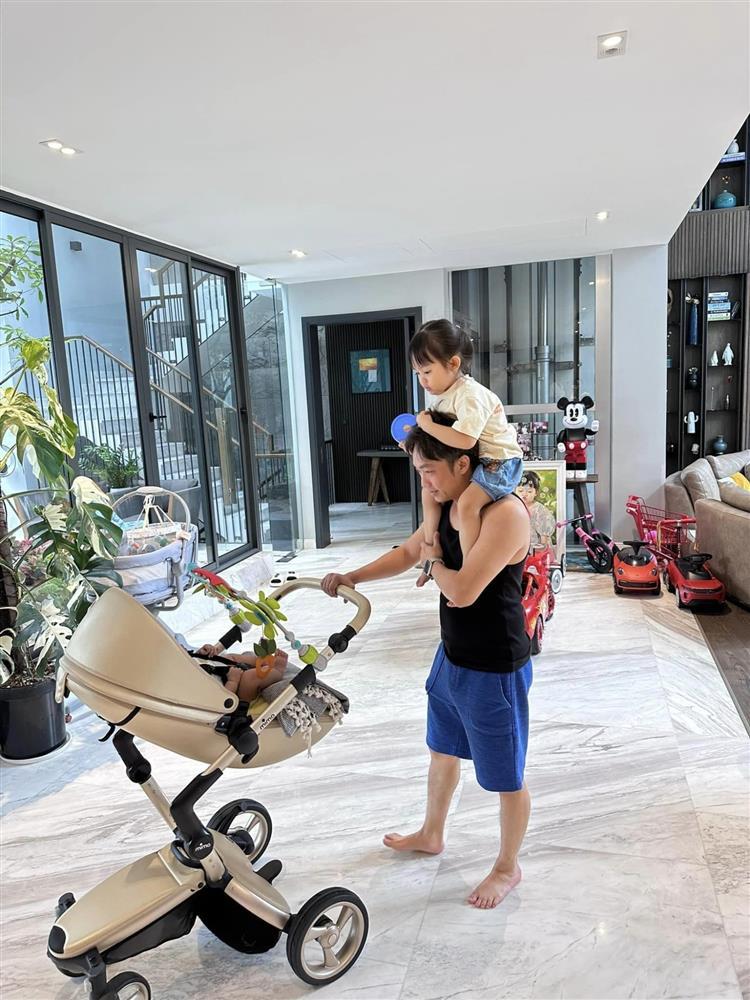 Vợ chồng Cường Đô La khoe khoảnh khắc gia đình hạnh phúc, dân tình chỉ chú ý chi tiết này-12