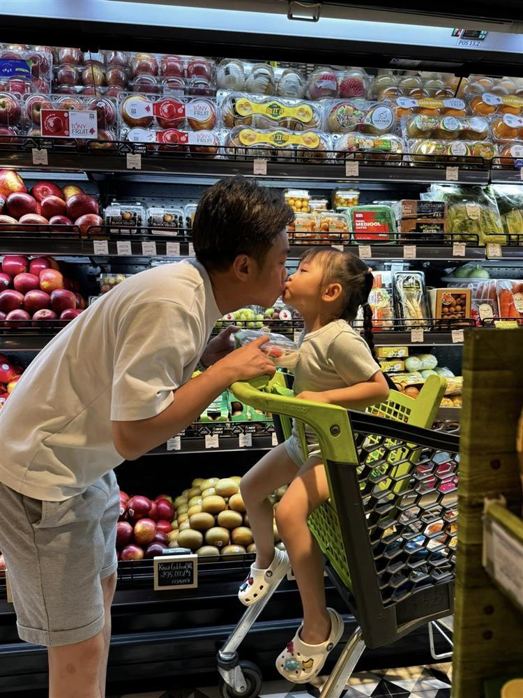 Vợ chồng Cường Đô La khoe khoảnh khắc gia đình hạnh phúc, dân tình chỉ chú ý chi tiết này-13