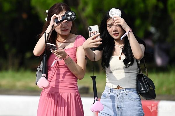 Thời tiết Hà Nội 3 ngày tới: Ngày nắng nhẹ, se lạnh về đêm và sáng-1