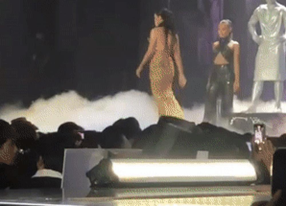 Minh Tú 2 lần vồ ếch đau đớn trên sân khấu khiến khán giả xót xa-1